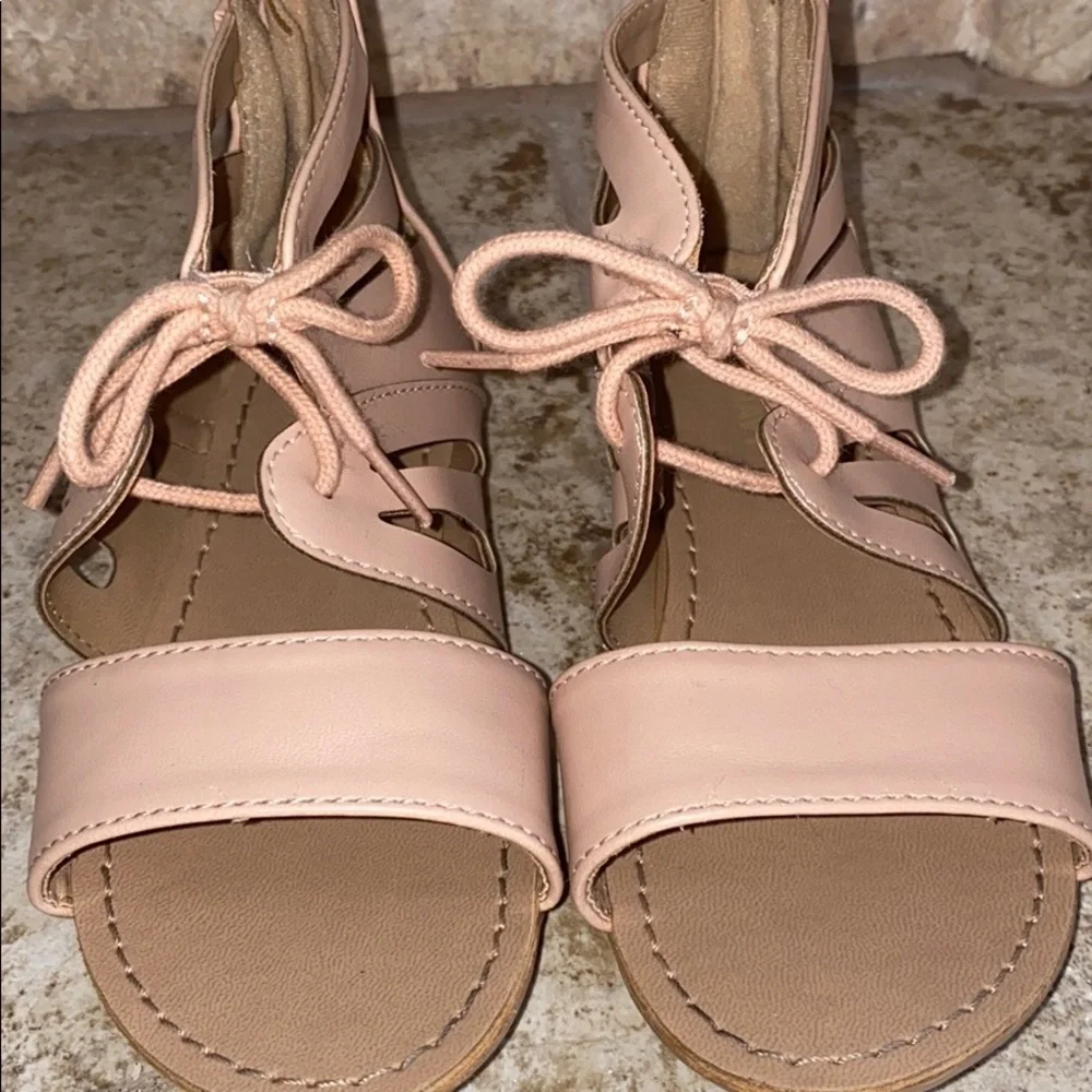 Old navy girl sandals with ties